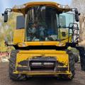 NH CR 9060 - 2659 & 3382 hours - SOLD