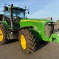 JD 8220 - Only 5189 Hours