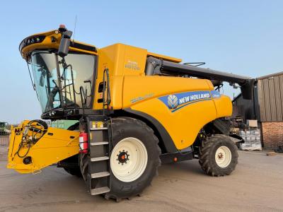 NH CR 8.80 Revelation 4WD - Only 366 & 505 Hours!