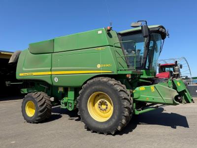 JD S690i HillMaster- 2339 & 3153 hours