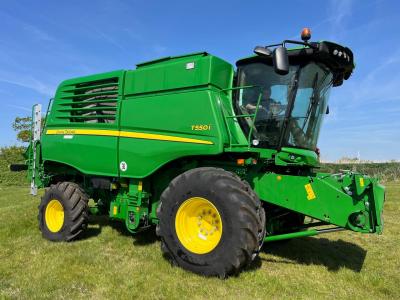 JD T550i - Only 403 & 547hrs.
