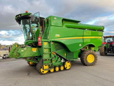 JD S690i TT - 1343 & 2022 Hours