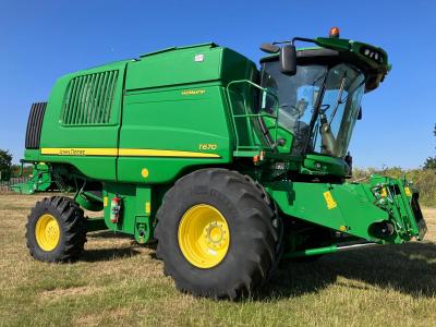 JD T670 Hillmaster - Only 804 & 1044 Hours