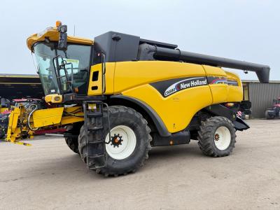 NH CX 880 - 3219 & 3694 Hours - SOLD