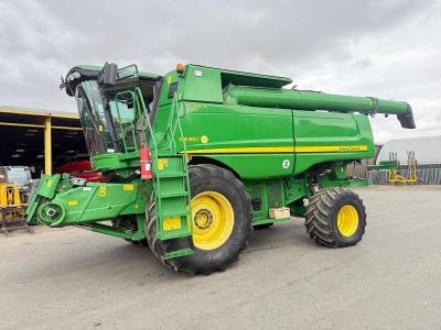 JD S690i HillMaster- 2339 & 3153 hours