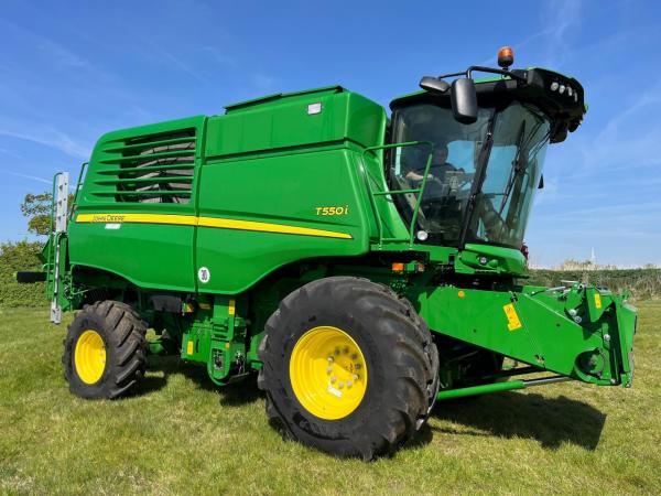 JD T550i - Only 403 & 547hrs.