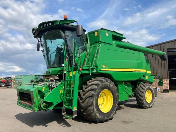 JD T560 - 2005 & 3059 hrs