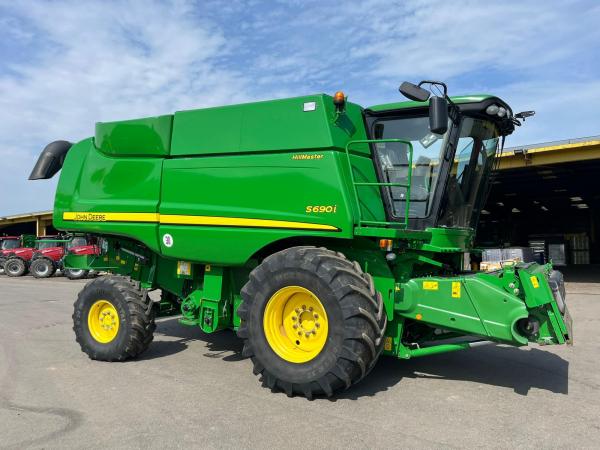 JD S690i 4wd HillMaster - 2445 & 2965 hrs.