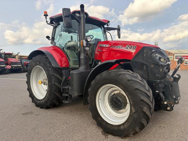 Case Puma 240 CVX - 5722 hours.