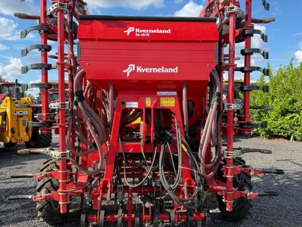 Kverneland TS 6M Tine Drill - Only Done 120Ha